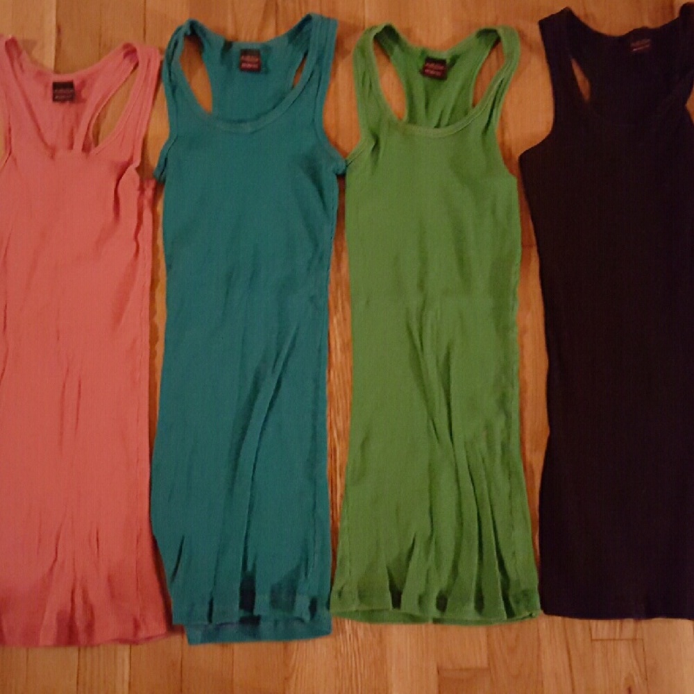Long and lean tanks lot medium lot of 4