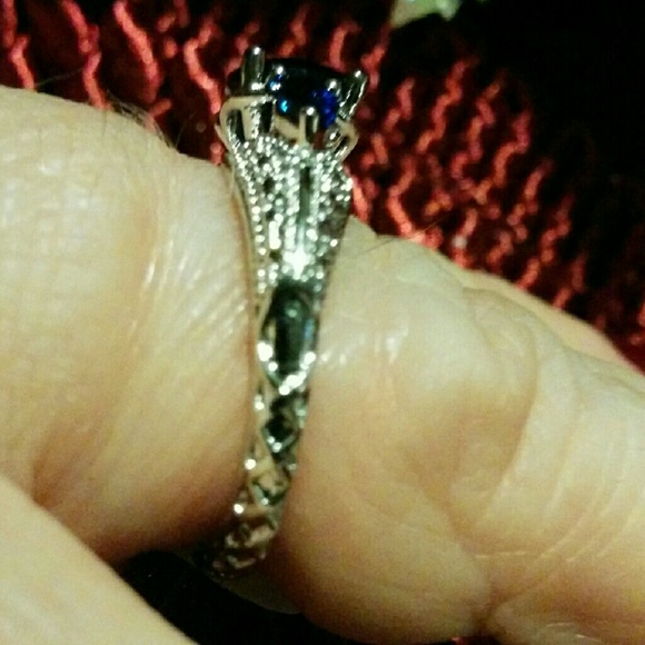 SOLD 3carats of Blue Sapphires with White Sapphires - Picture 3 of 4