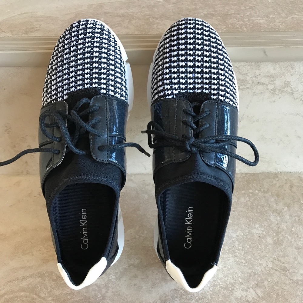 Calvin Klein Women's wisteria lace up sneakers - Picture 2 of 4