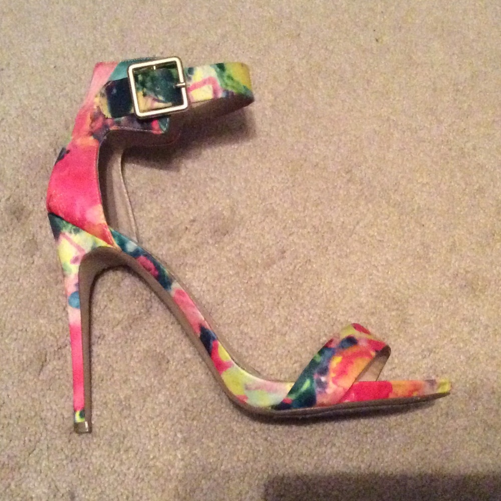 Steve Madden Floral heels!!