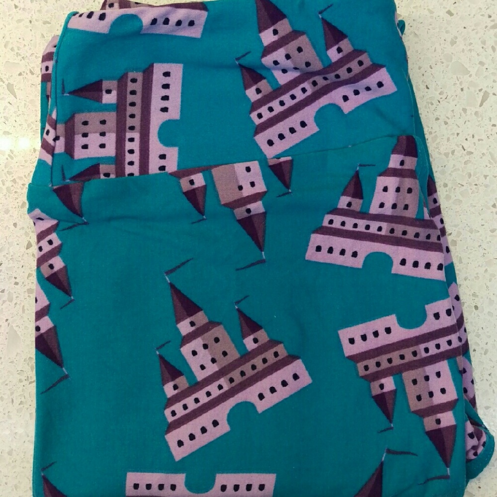 NWOT OS Disney Castle Leggings
