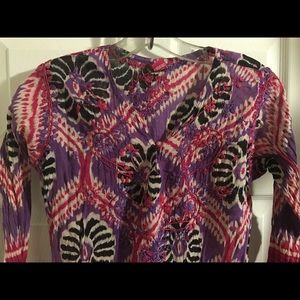 M beautiful shirt with split on the side