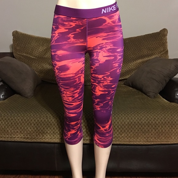 Nike Pants - Nike Pro Capri Leggings