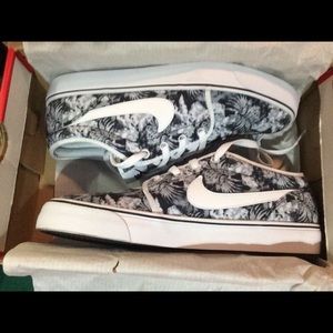 Nike Toki Low