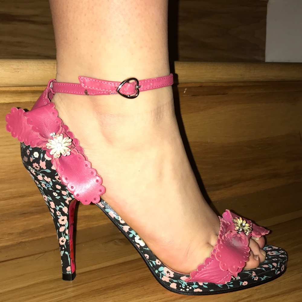 BetseyJohnson "Vero Cuoio" Sandals.  - Size 9