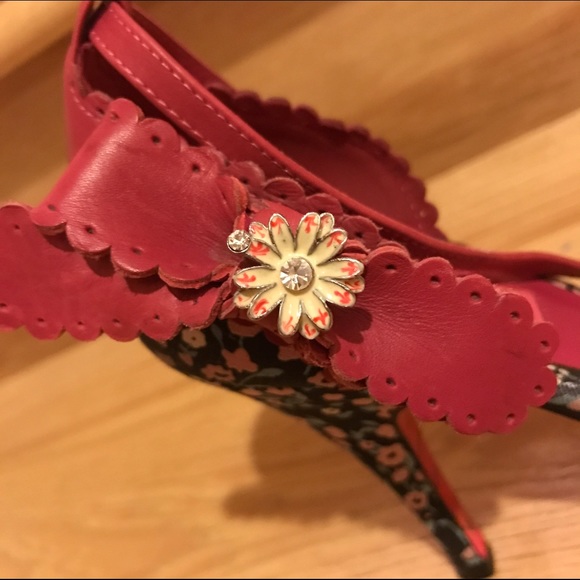BetseyJohnson "Vero Cuoio" Sandals.  - Size 9 - Picture 2 of 4
