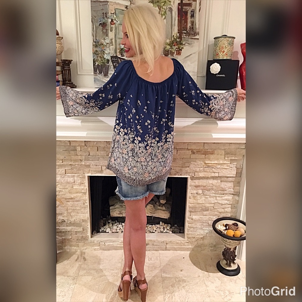 On/off shoulder blue-gray floral top LAST ONE - Picture 3 of 3