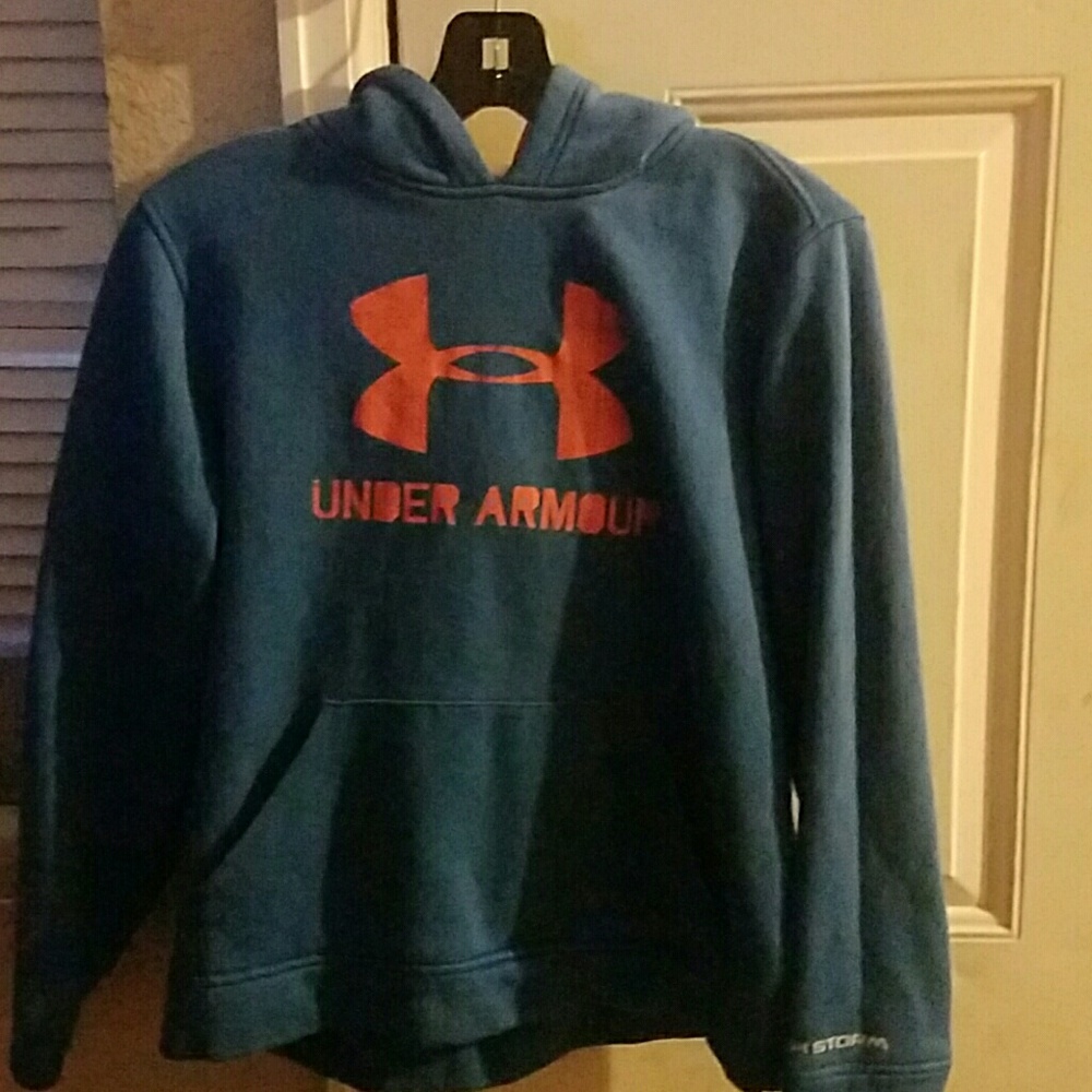Boys Under Armour sweat shirt
