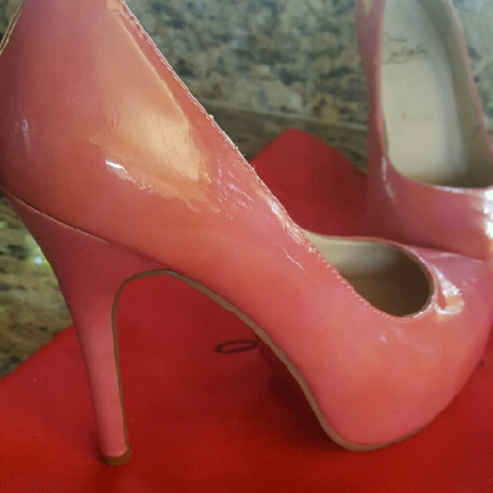 FLASH SALEChristian Louboutin Rolando Cameo Rose