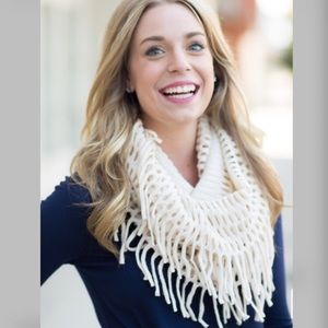 ✨Crotchet cream infinity fringe scarf