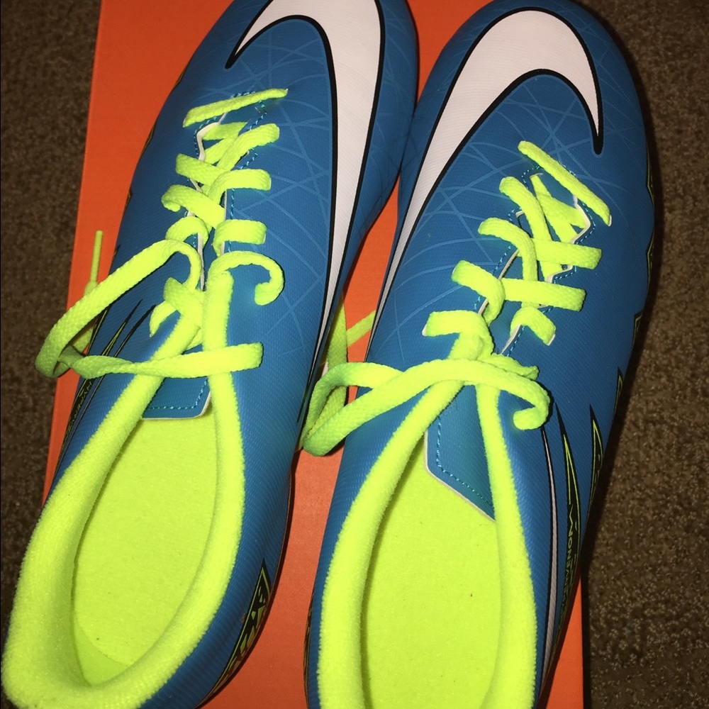 Nike Women's Soccer Cleats Size 8