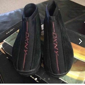 DKNY suede shoes boties.