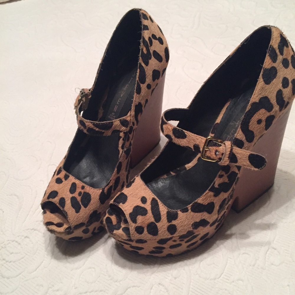 Leopard platform wedge 5for$15⭐️
