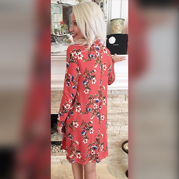 Floral keyhole dress w/pockets! - Picture 3 of 3