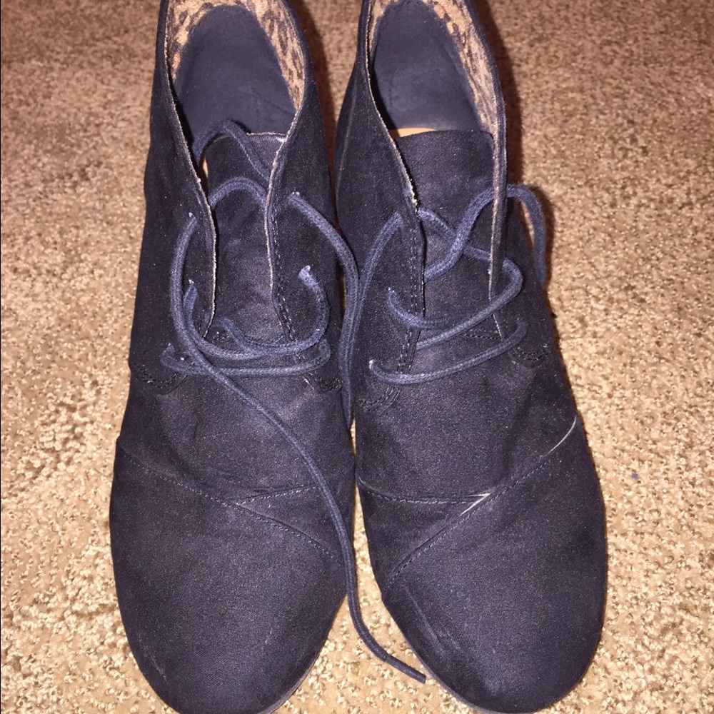 Black Boot Heels // City Classified