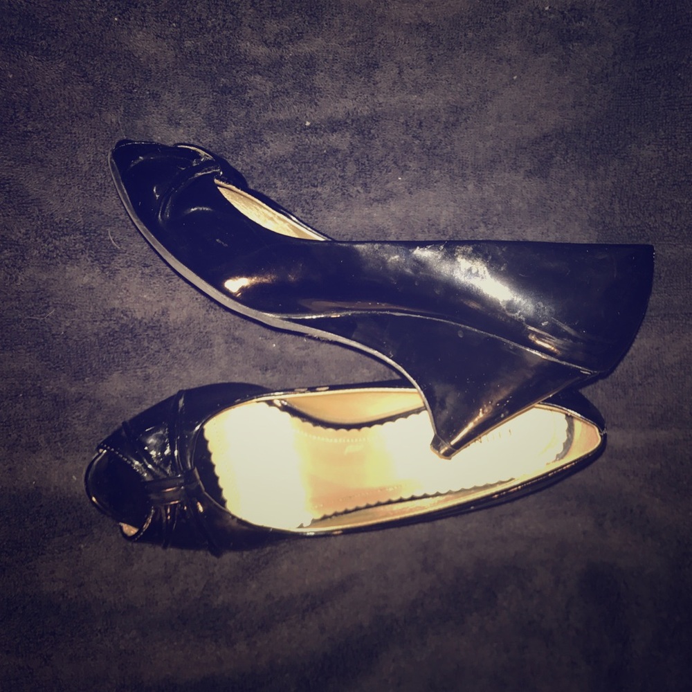Patent leather, peep toe, low heel