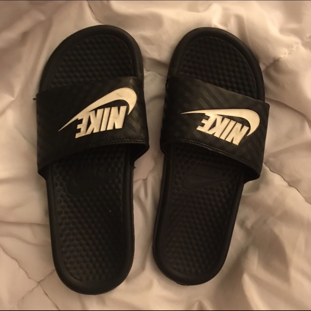 NIKE SLIP ONS