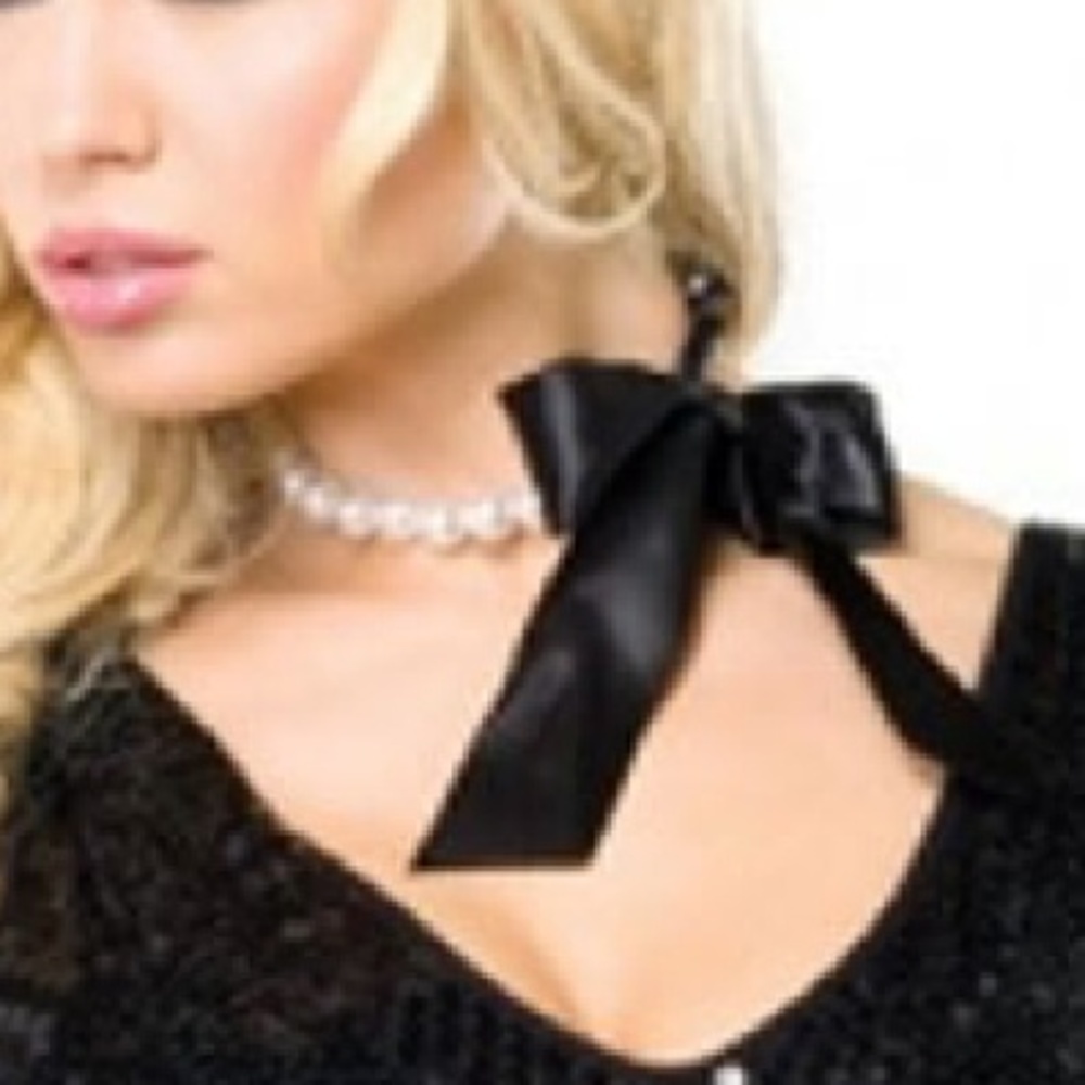 Satin Ribbon Pearl Choker
flapper
Halloween