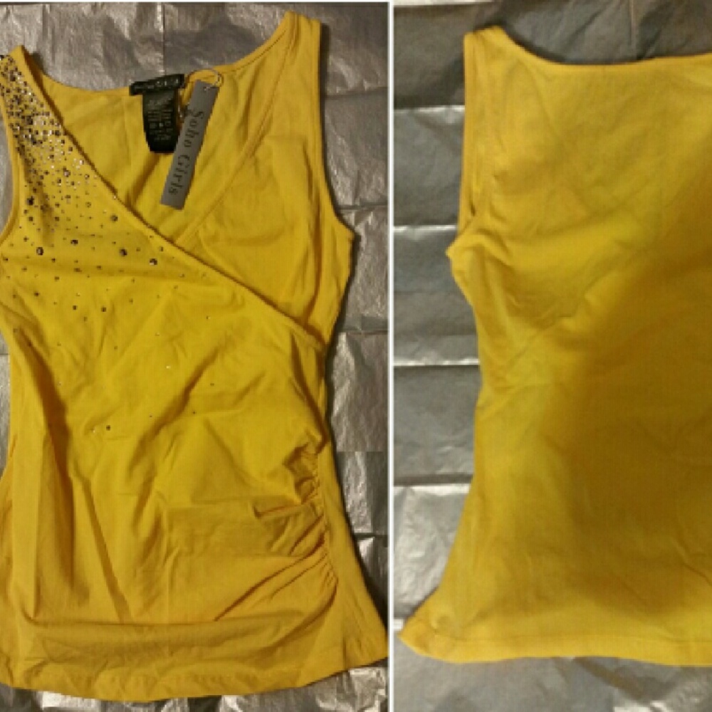Yellow top /w studs