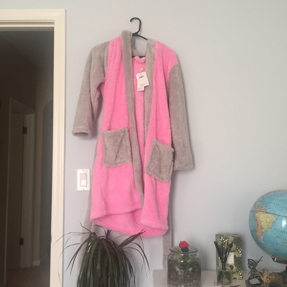 Soft and fuzzy fleece bathrobe