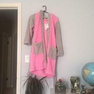 Soft and fuzzy fleece bathrobe
