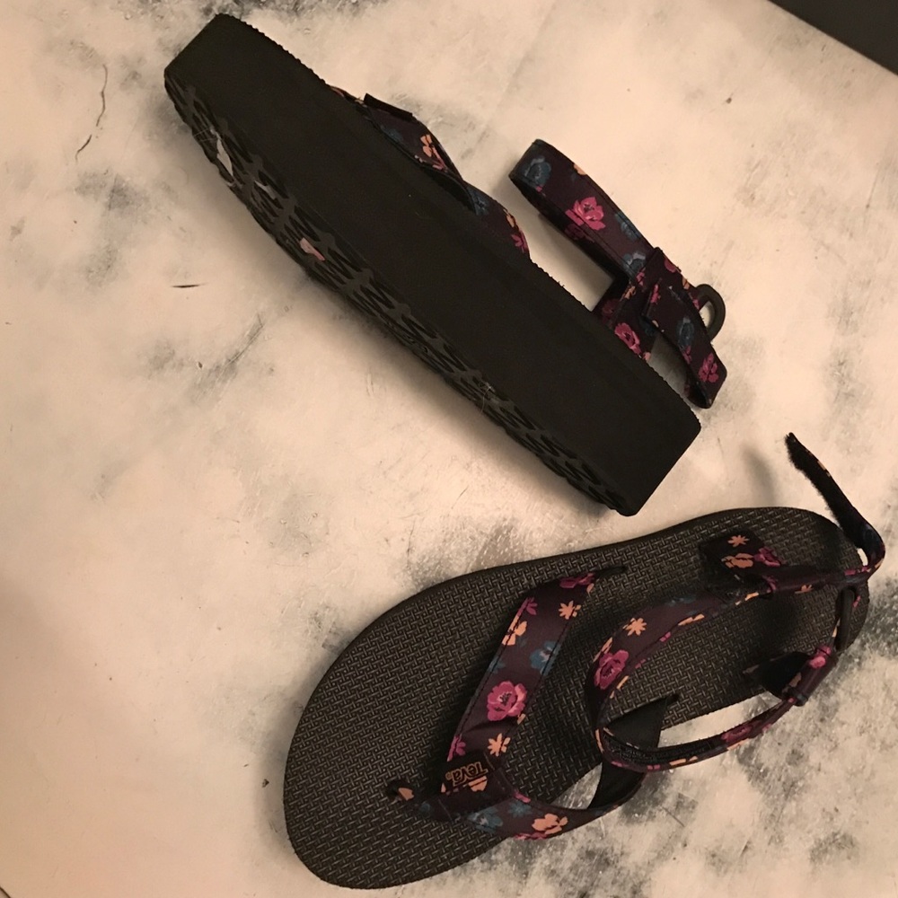 FLORAL PLATFORM TEVA SANDAL