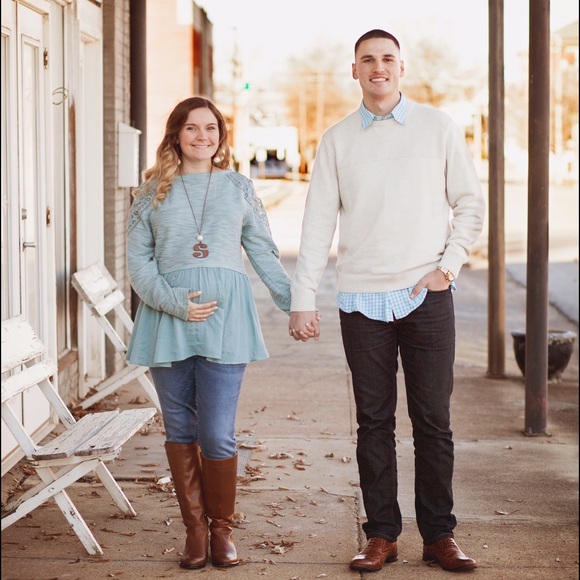 Meet your posher, Abigail❤ - Picture 4 of 5