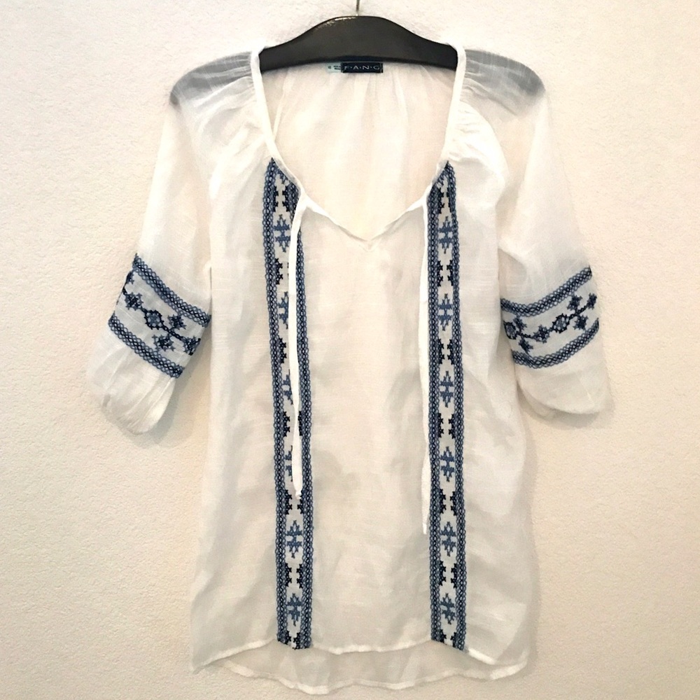 🦋Embroidered tie-up peasant top🦋