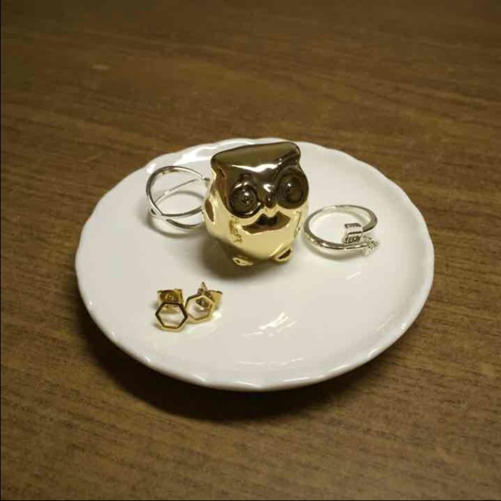 Jewelry dish / jewelry holder