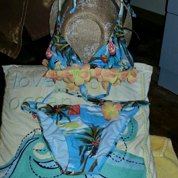 LETARTE MAUI, HAWAII XS/S SUIT; MED COVERUP - Picture 1 of 4