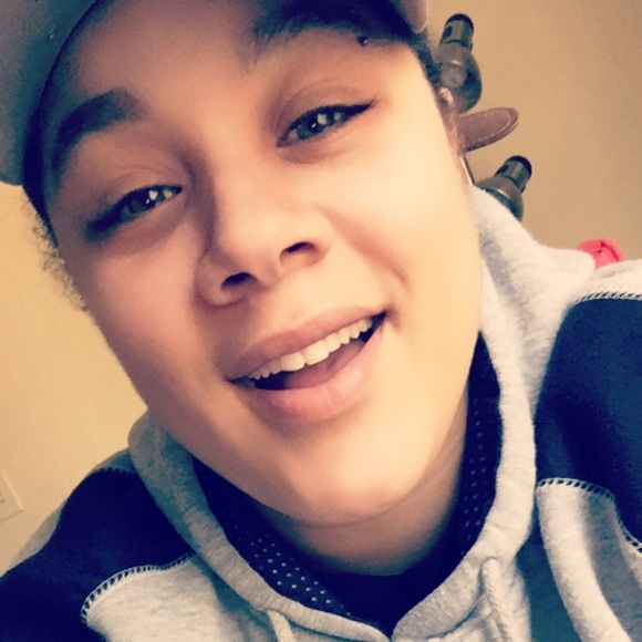 Meet your Posher, Liv - Picture 1 of 1