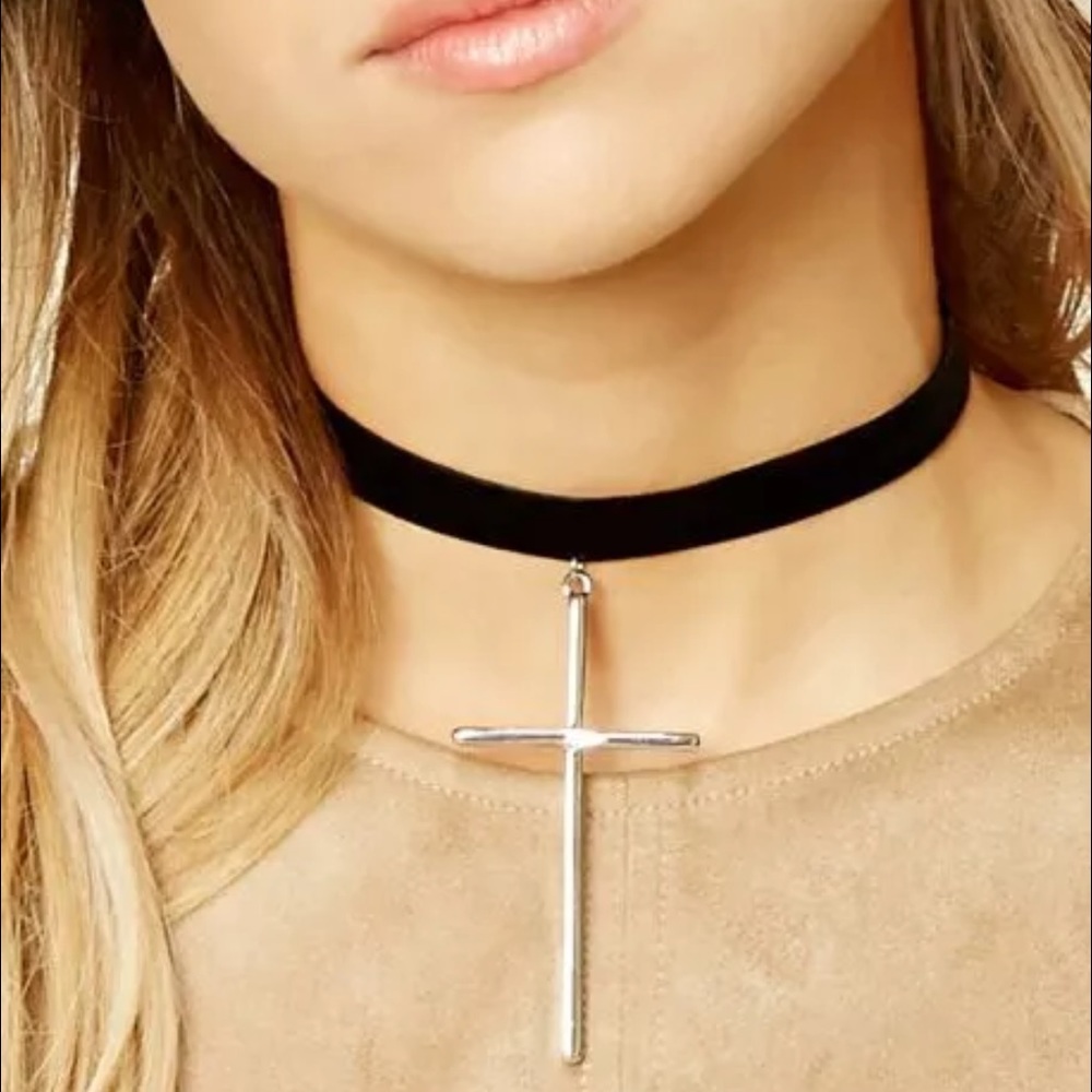 Oversized Cross Choker