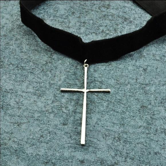 Oversized Cross Choker - Picture 2 of 2