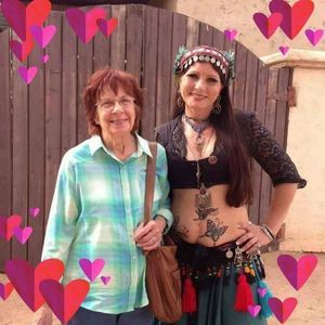 Meet your Posher, Lara