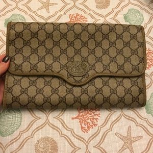 Large Gucci clutch in gently used condition!