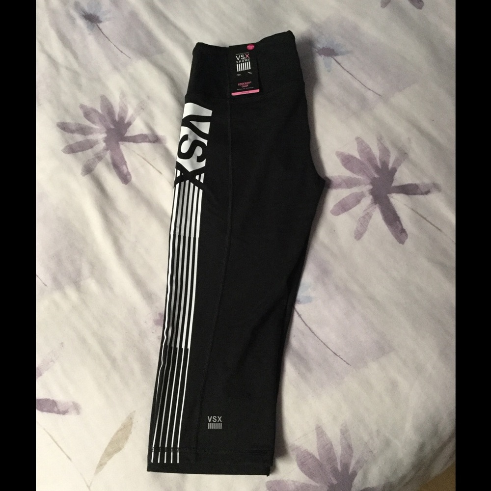 NWT Knockout black VSX crop.