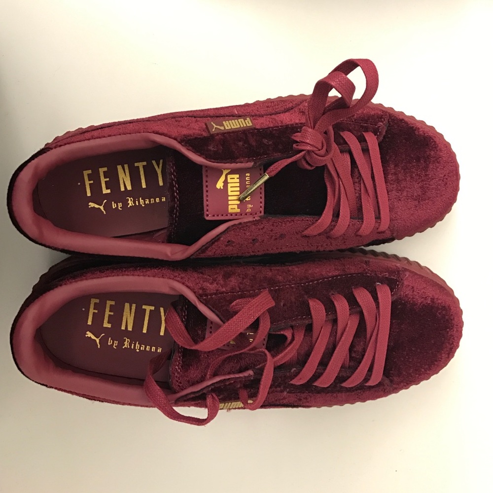 Red velvet sneakers US 9