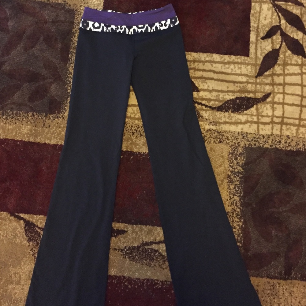 Lululemon size 4 CONSIDERING REASONABLE OFFERS