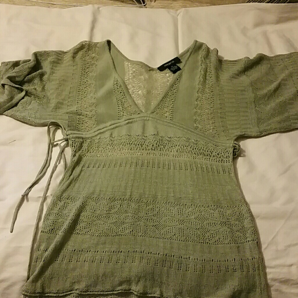 Arden B light weight short sleeve sweater