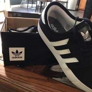Adidas Seeley J skateboarding shoes
