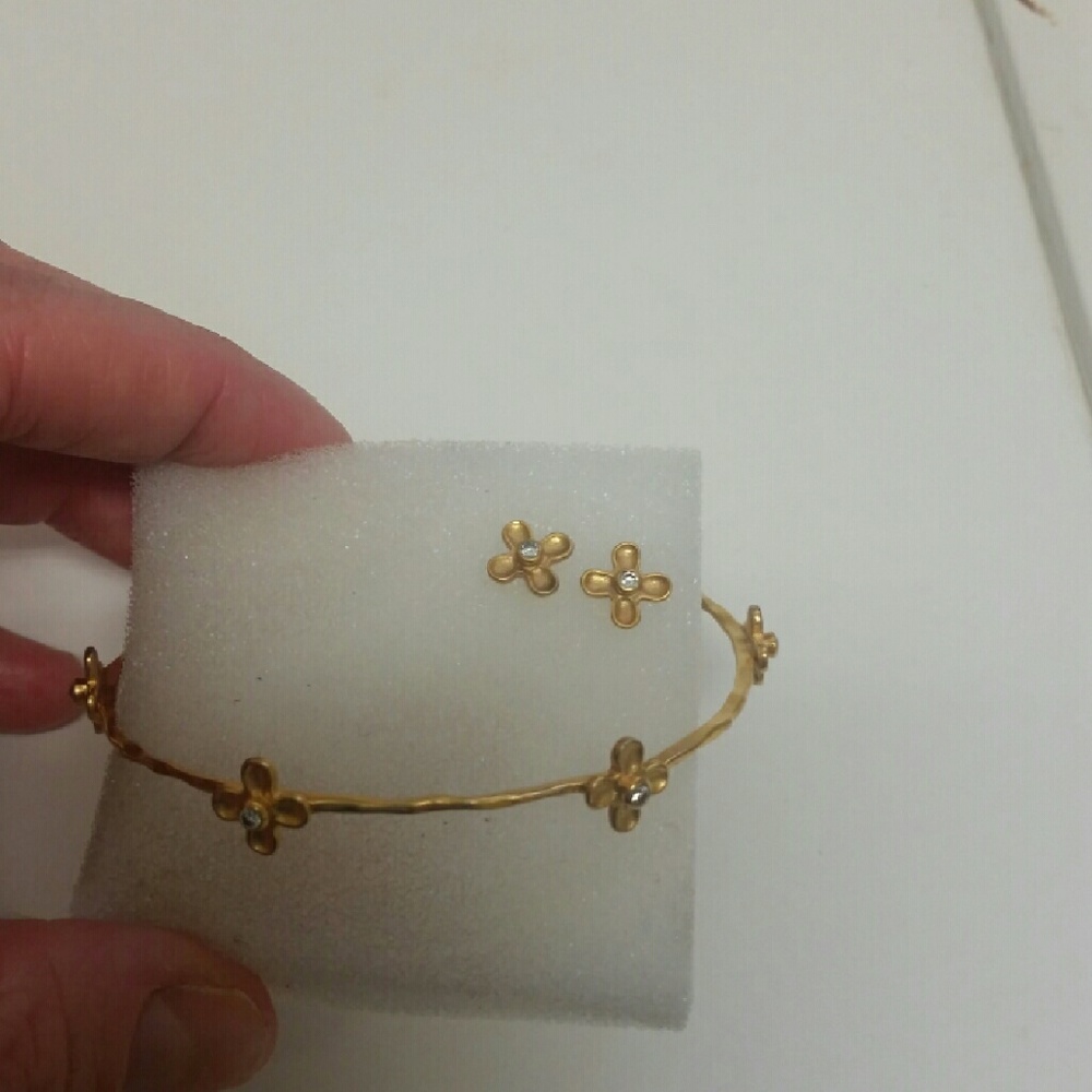 Stella & Dot bangle and stud set