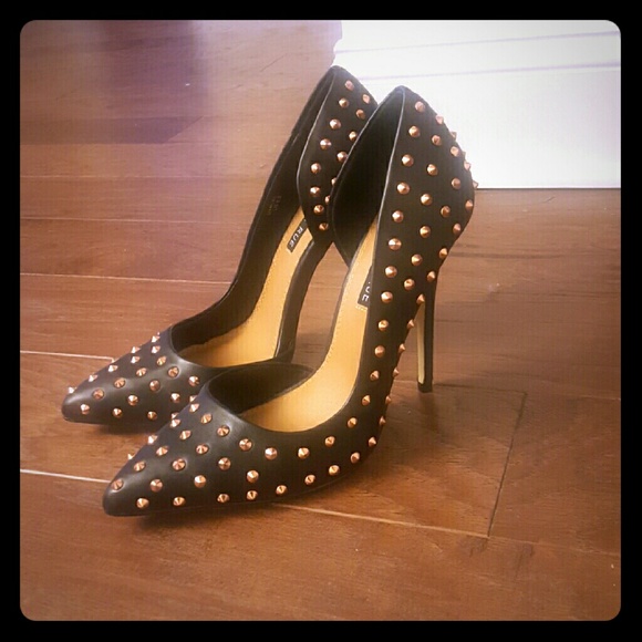 Izabella Rue Shoes - Brand New Izabella Rue Spiked Pumps