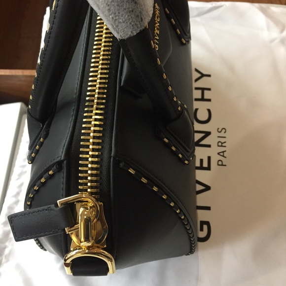 🎉SOLD🎉 New Givenchy Antigona Snake Chain Satchel - Picture 2 of 3
