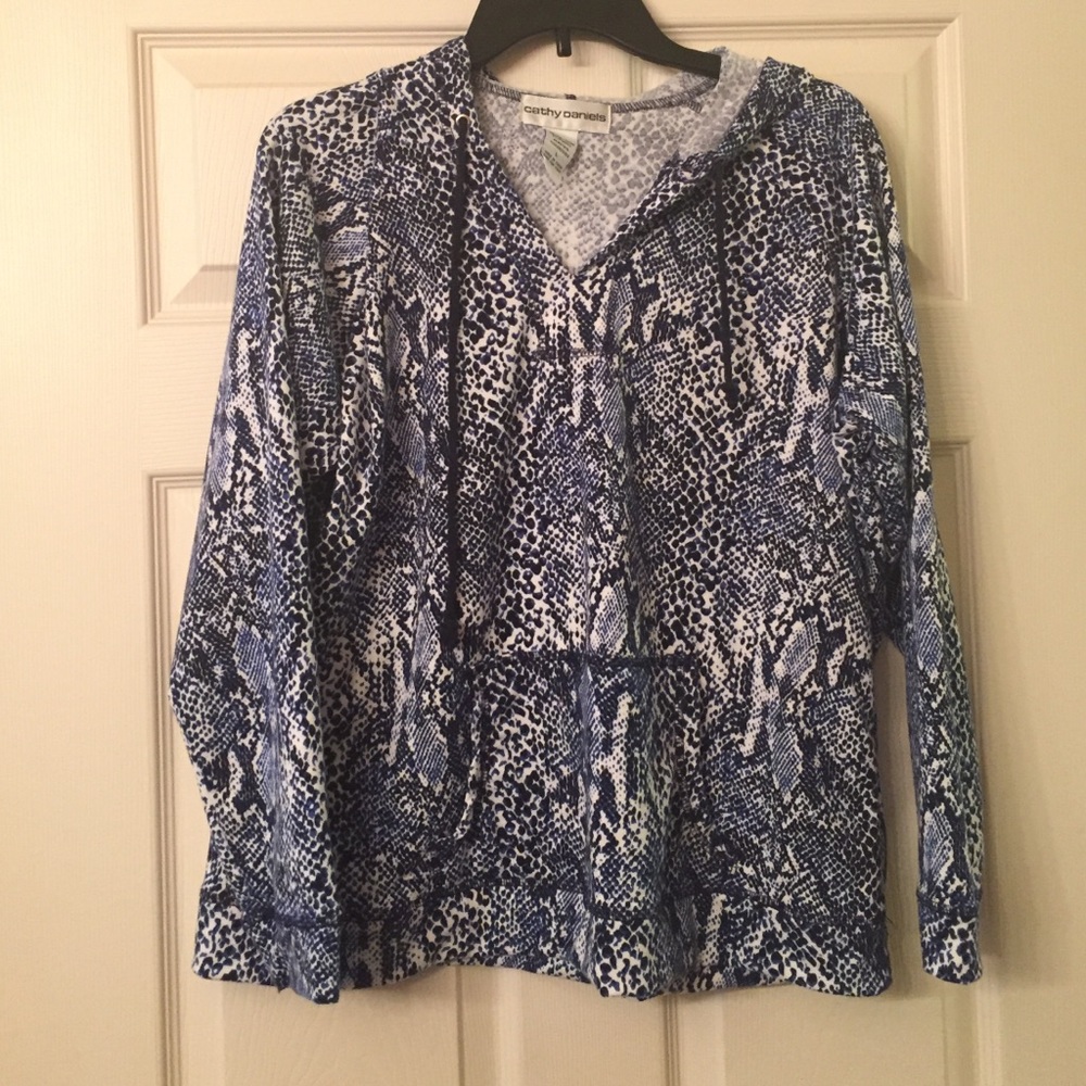 Blue and white patterned activewear shirt