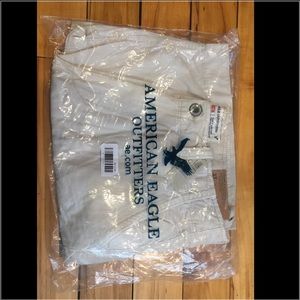 NWT MENS AE SHORTS SIZE 33