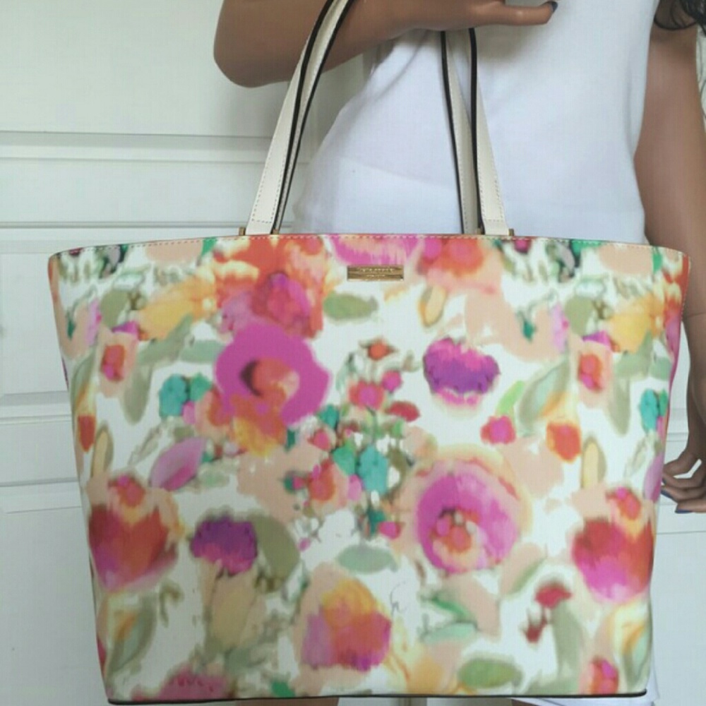 SOLD kate spade Beautiful Perfect for Spring