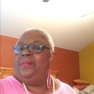 Meet your Posher, Yvette