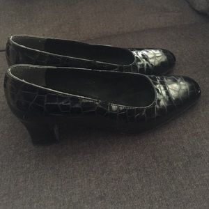 Stuart Weitzman black croc embossed heeled loafers