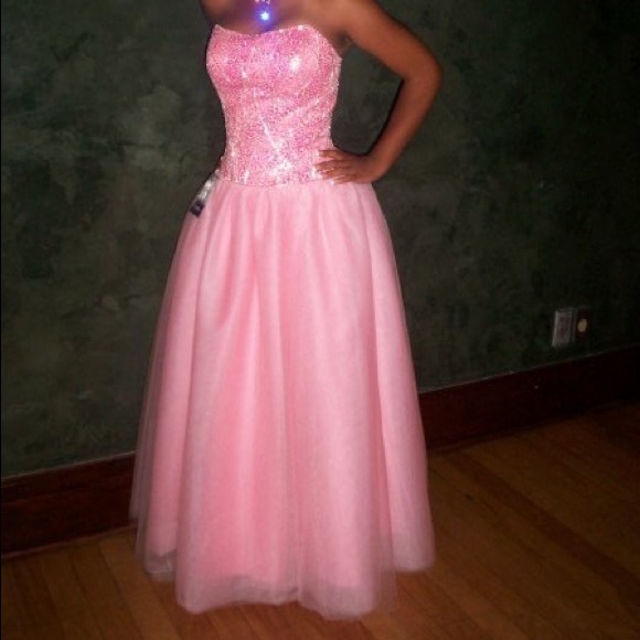 Dresses & Skirts - Pink Strapless Ballgown