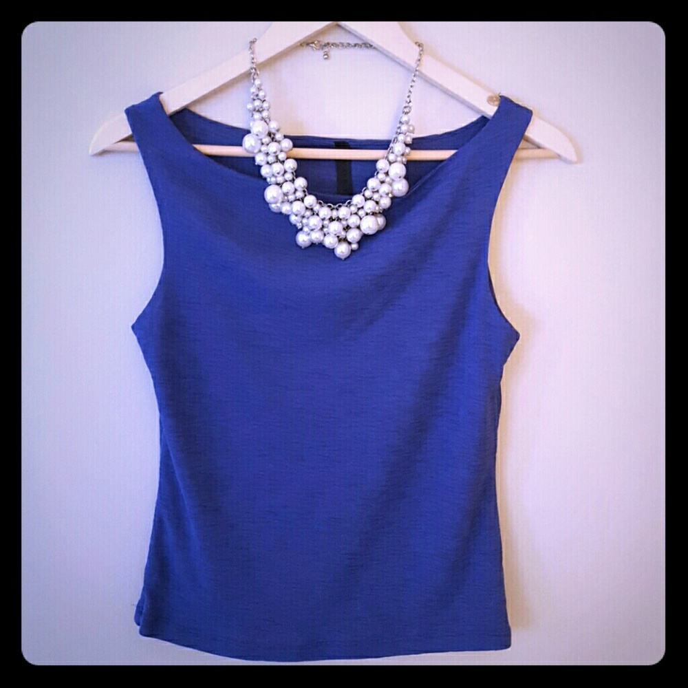 Sleeveless blueish shirt